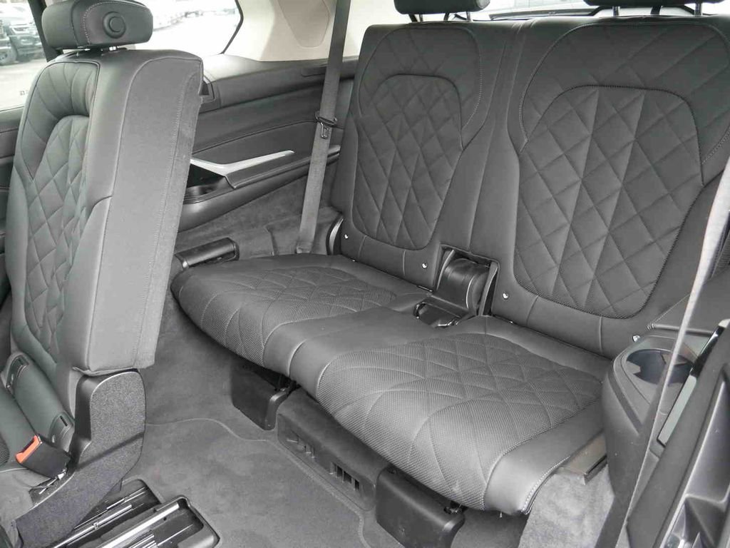 Used 2024 BMW X7 xDrive40i image 17