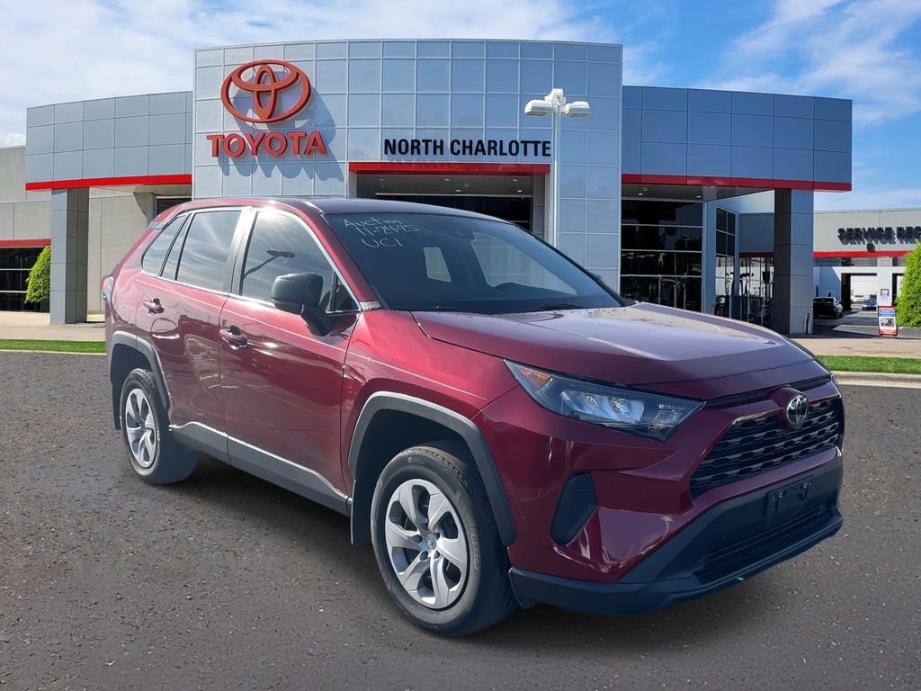 Used 2022 Toyota RAV4 LE image 3