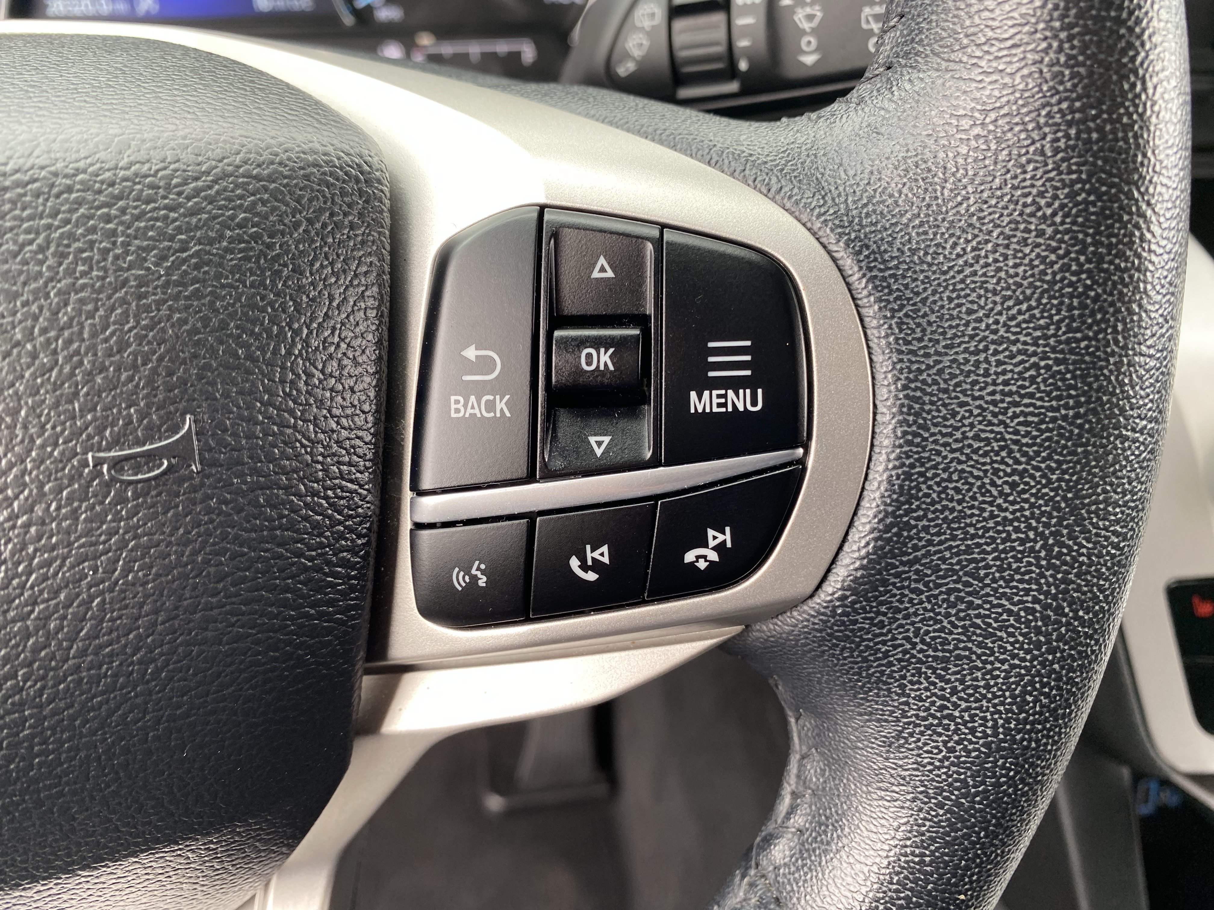Used 2024 Ford Explorer XLT RWD image 31