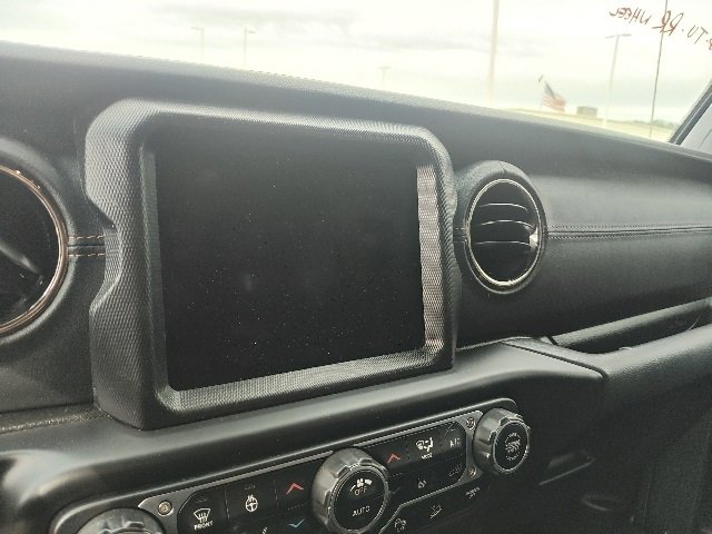 Used 2020 Jeep Wrangler Unlimited Sahara image 25