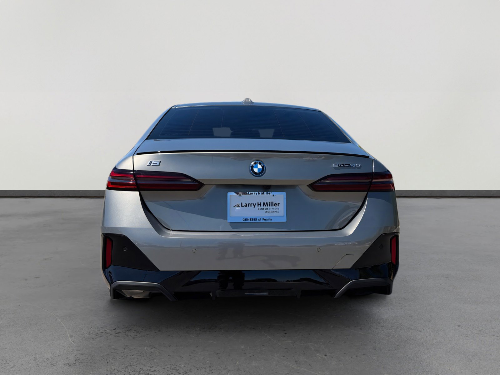 Used 2025 BMW i5 eDrive40i w/ M Sport Package image 4