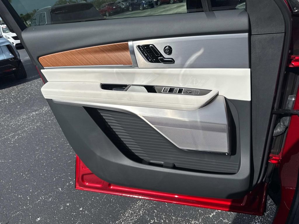 New 2026 Cadillac Vistiq Luxury image 17