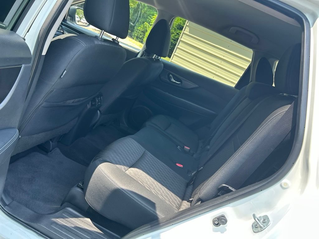 Used 2019 Nissan Rogue SV FWD image 28