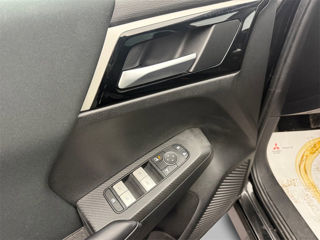 Used 2022 Mitsubishi Outlander ES image 14