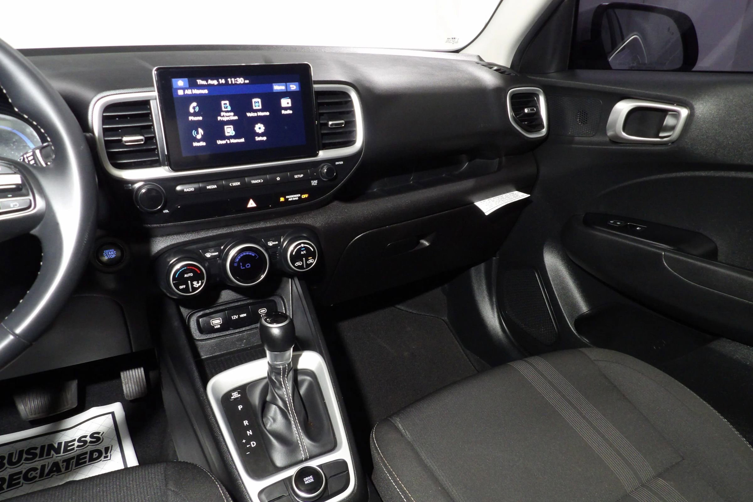 Used 2024 Hyundai Venue SEL image 15