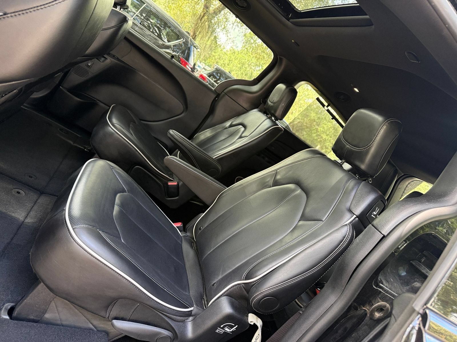 Used 2025 Chrysler Pacifica Limited FWD image 38
