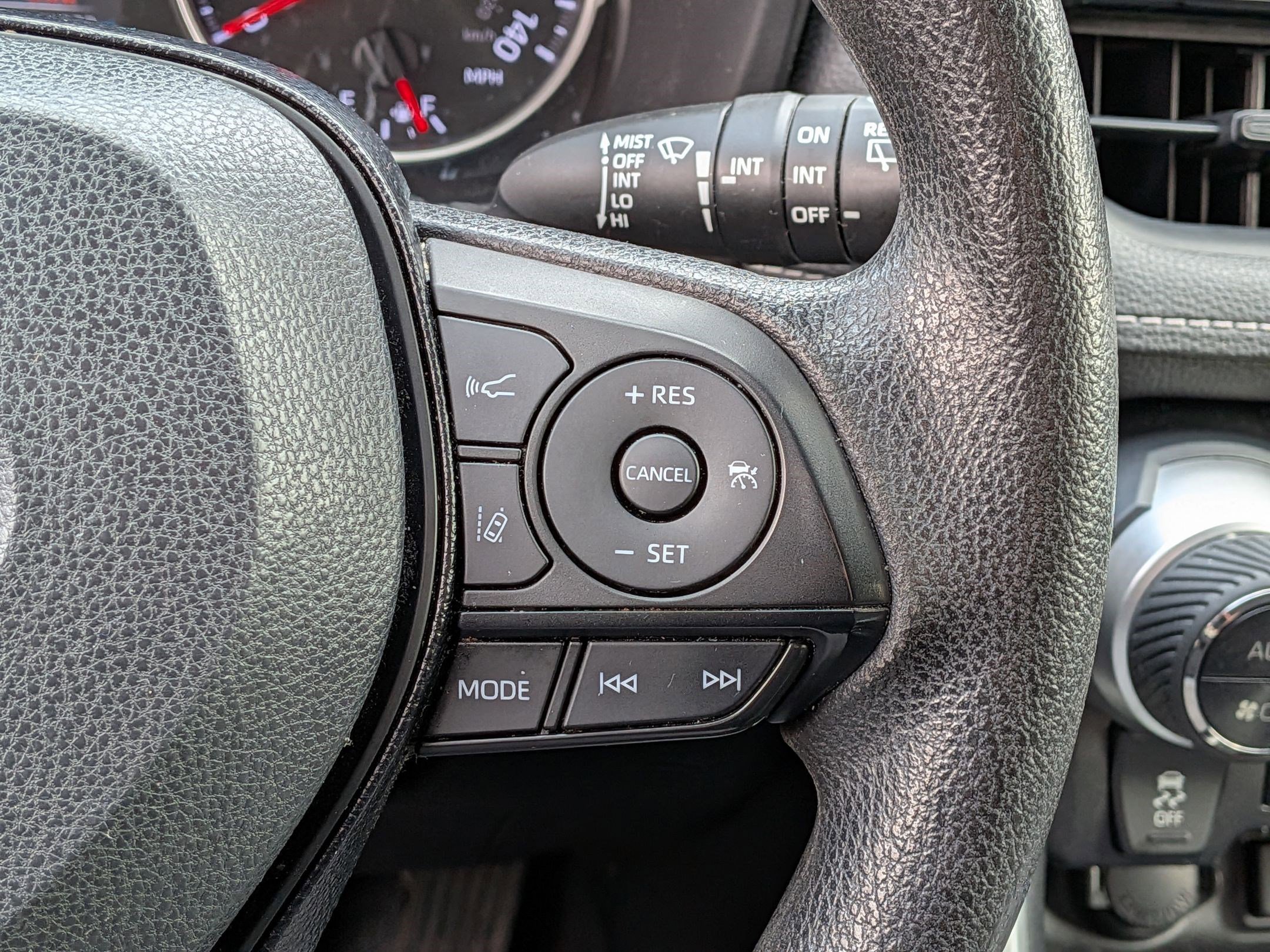 Used 2020 Toyota RAV4 XLE image 14