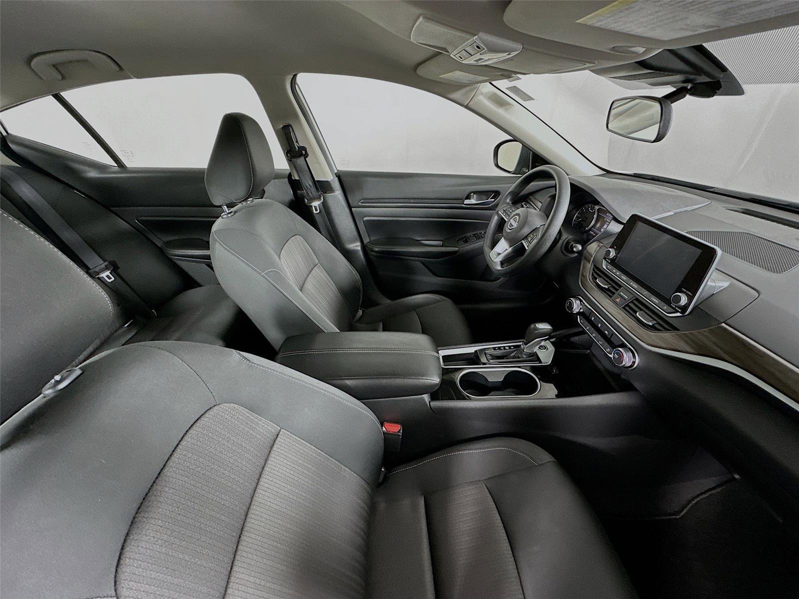 Used 2024 Nissan Altima 2.5 SV FWD image 26