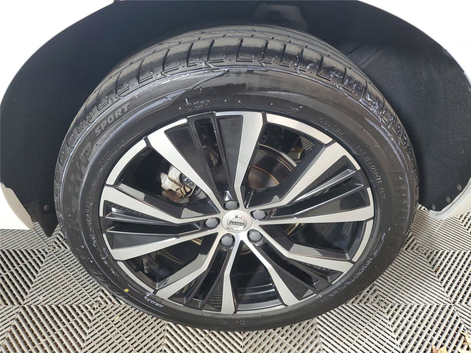 Certified 2023 Volvo XC60 B5 Plus w/ Climate Package FWD image 8