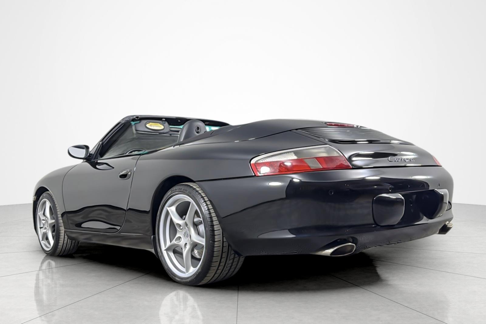 Used 2004 Porsche 911 Carrera RWD image 3
