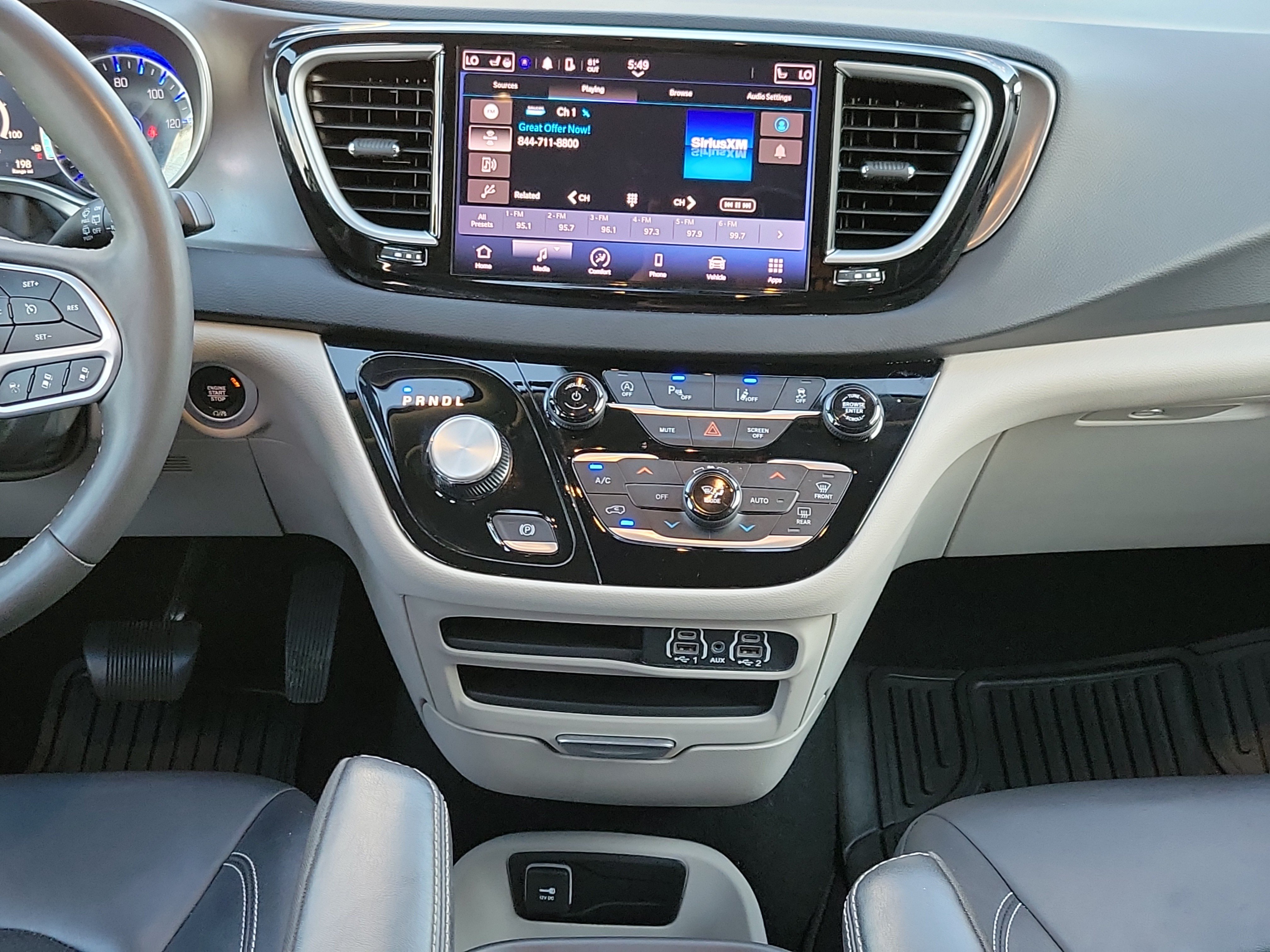 Used 2024 Chrysler Pacifica Touring-L FWD image 18