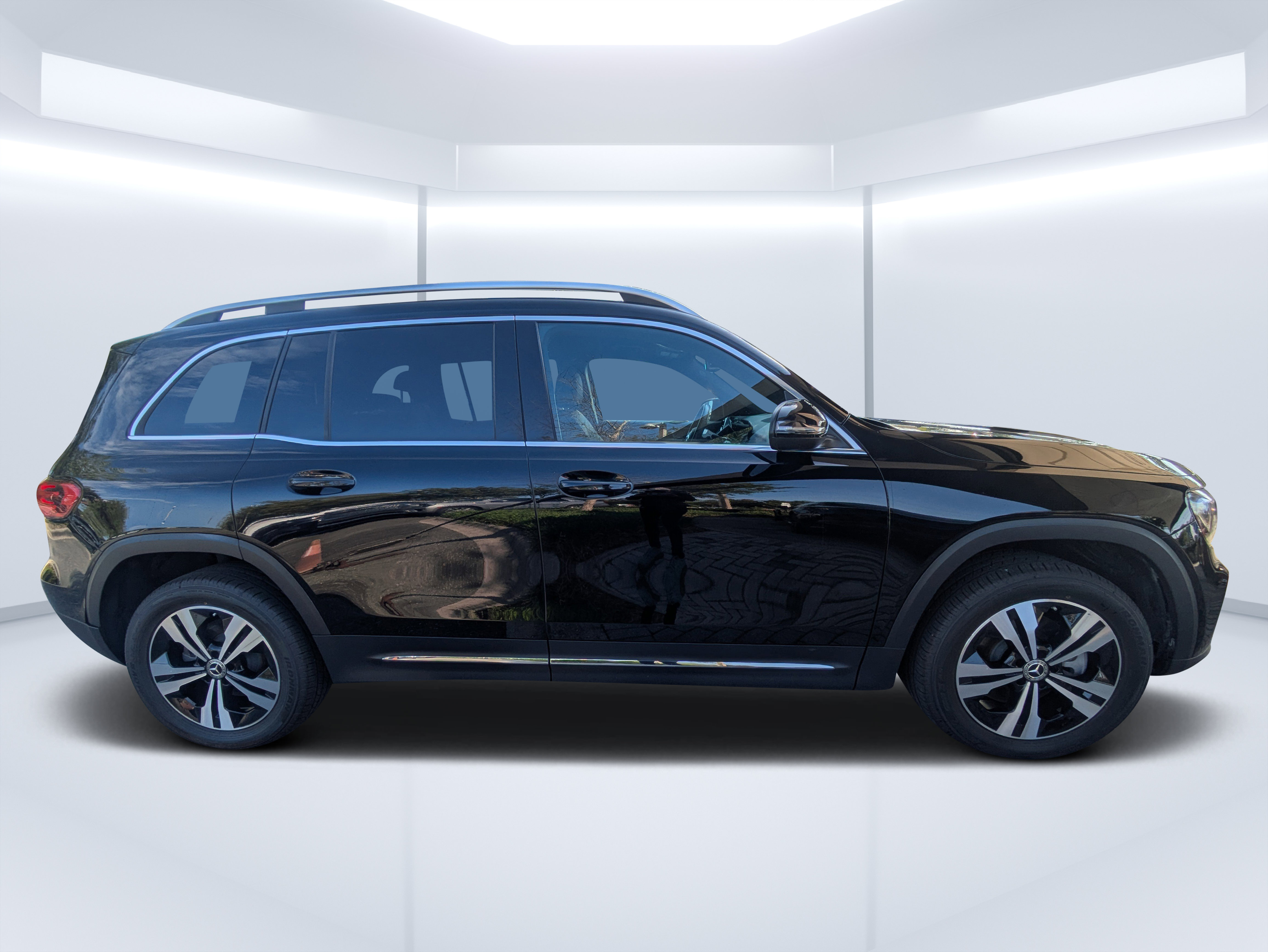 Certified 2025 Mercedes-Benz GLB 250 image 2