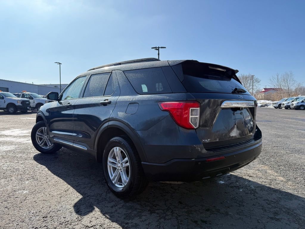 Used 2022 Ford Explorer XLT image 3