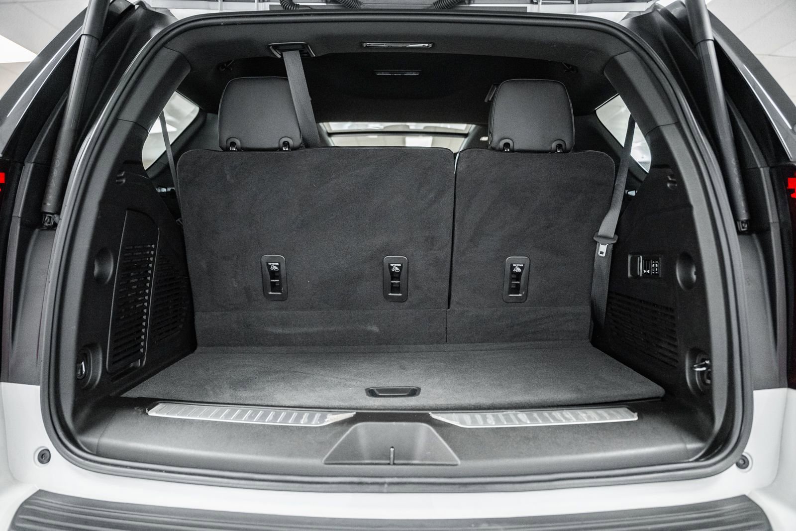 Used 2022 GMC Yukon Denali w/ Denali Premium Package AWD/4WD image 10