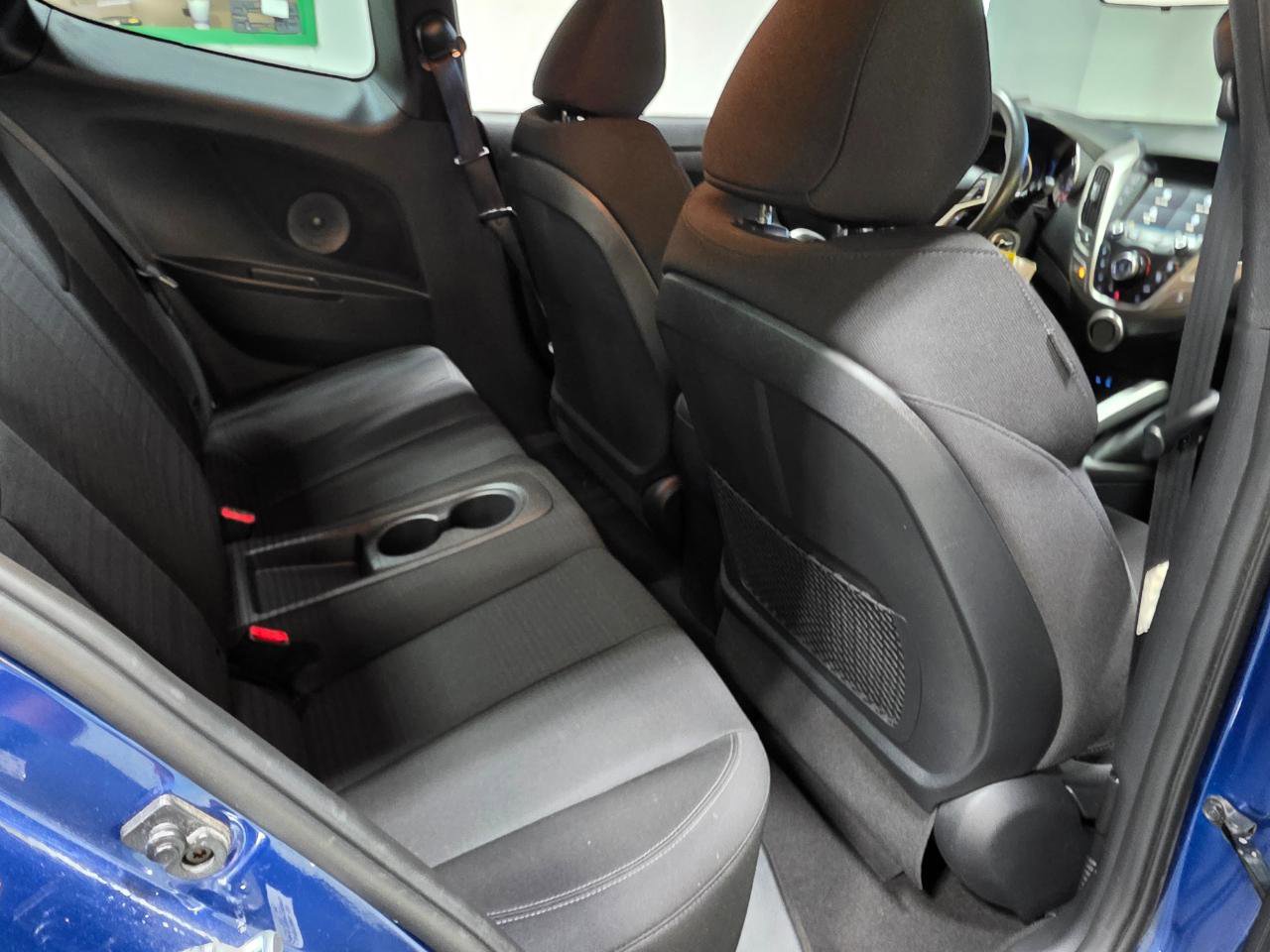 Used 2016 Hyundai Veloster FWD image 21