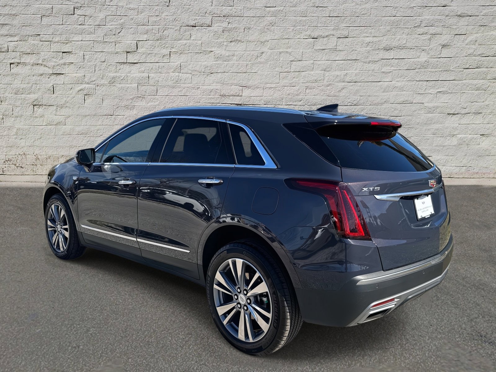 Certified 2025 Cadillac XT5 Premium Luxury image 3
