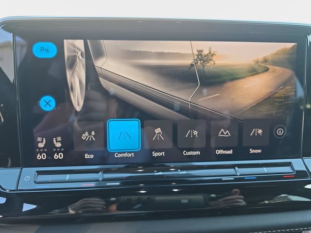 Used 2024 Volkswagen Atlas Cross Sport SE AWD/4WD image 20