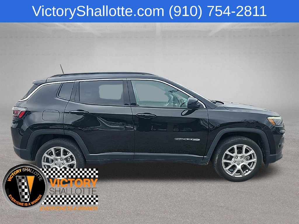Used 2022 Jeep Compass Latitude w/ Sun and Sound Group AWD/4WD image 28