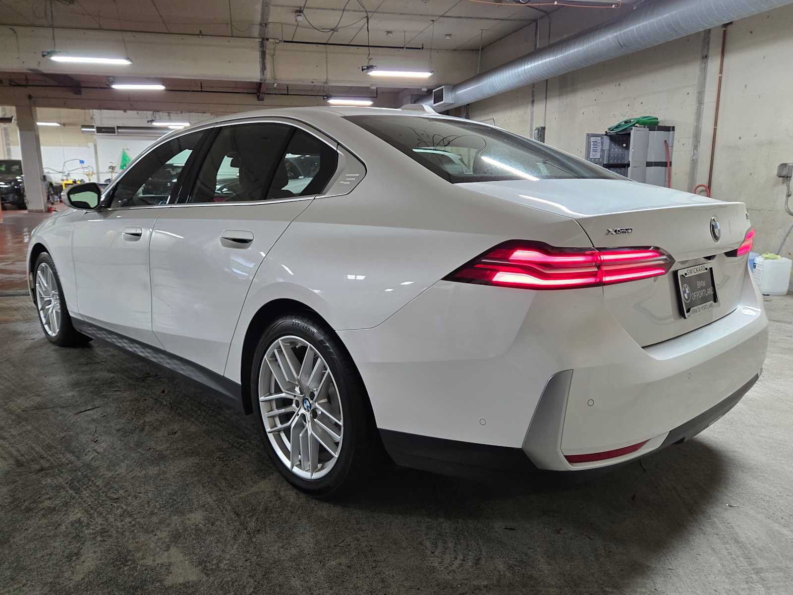 Used 2024 BMW 530i xDrive AWD/4WD image 5