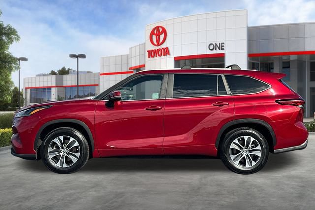 Used 2023 Toyota Highlander XLE FWD image 8