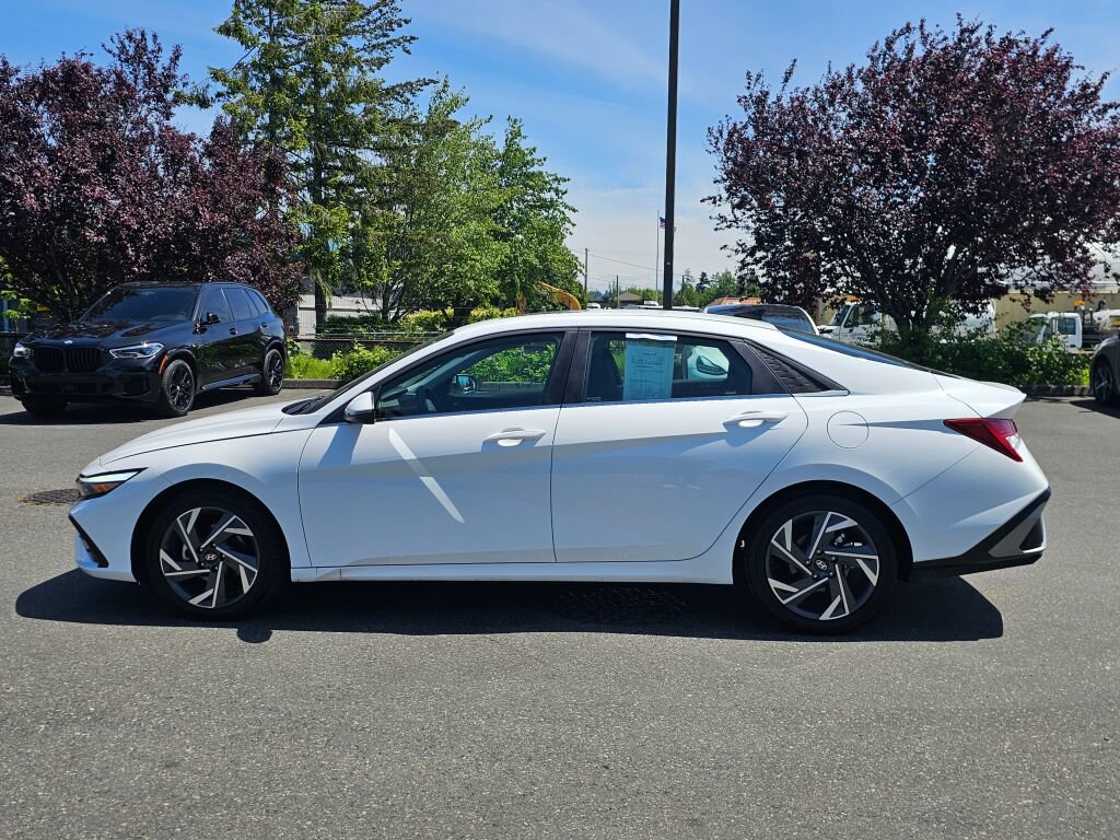 Used 2025 Hyundai Elantra Limited FWD image 4