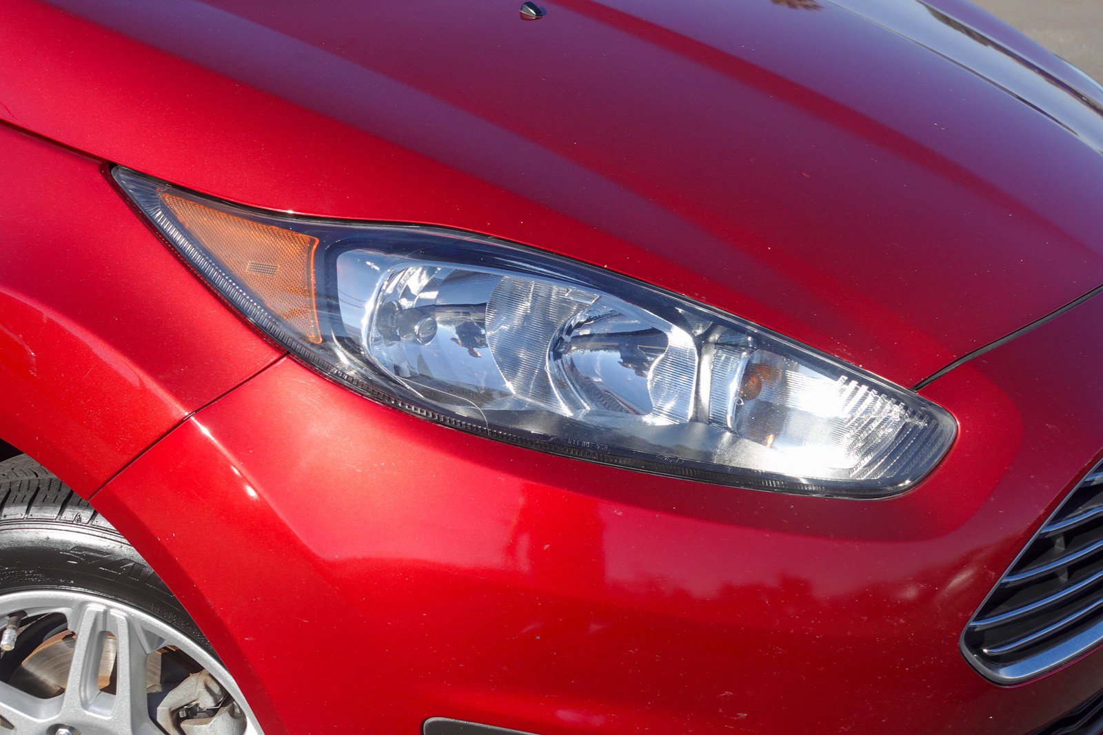 Used 2017 Ford Fiesta SE image 2