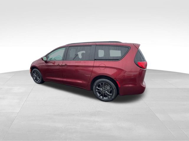 Used 2020 Chrysler Pacifica Touring-L image 8