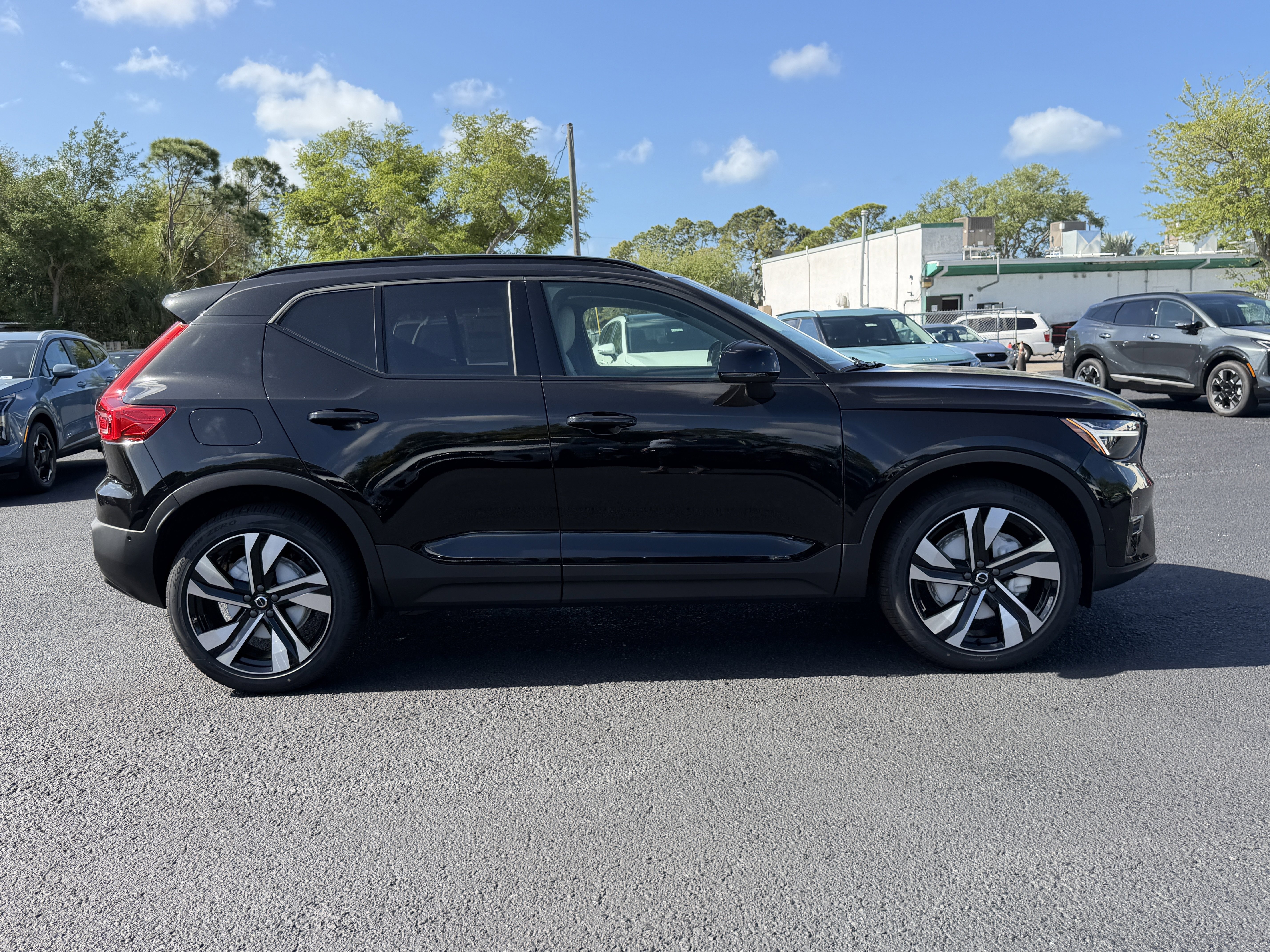 New 2026 Volvo XC40 B5 Ultra w/ Protection Package AWD/4WD image 2