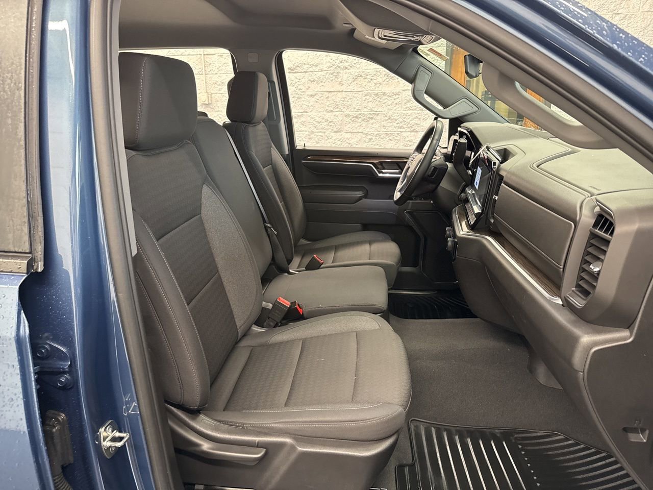 Used 2024 Chevrolet Silverado 1500 LT image 46