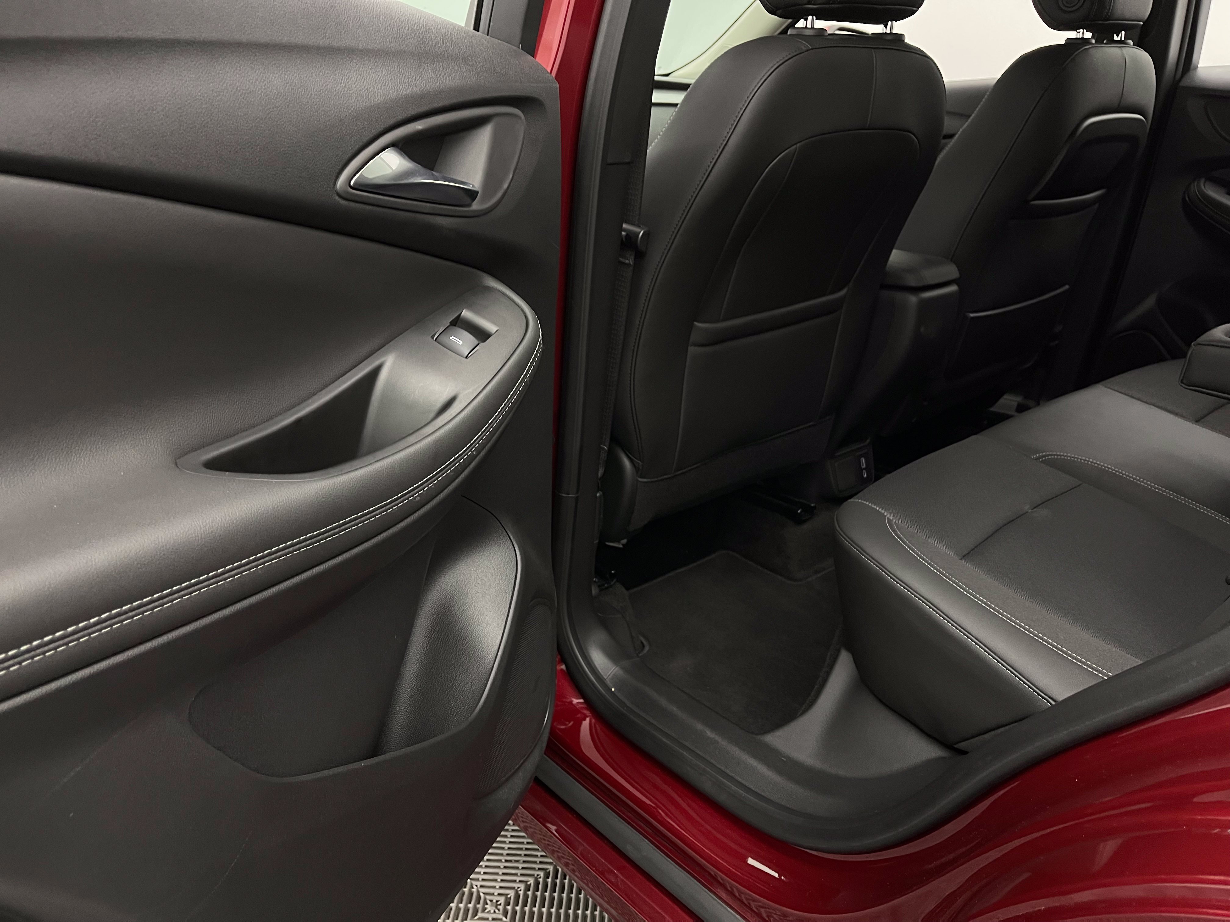 Used 2023 Buick Encore GX Select w/ Sport Touring Package FWD image 38