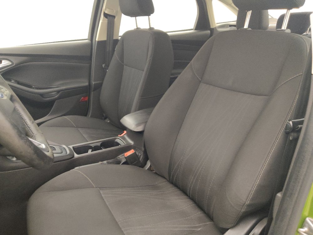Used 2018 Ford Focus SE w/ Cold Weather Package FWD image 17