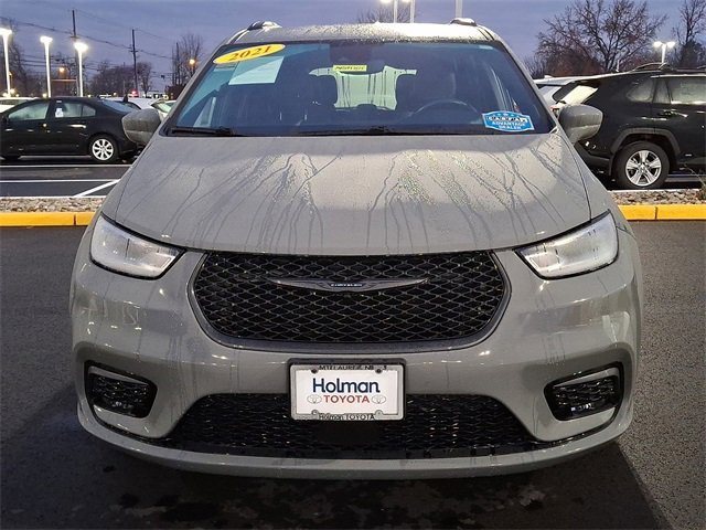 Used 2021 Chrysler Pacifica Touring-L w/ Uconnect Theater Family Group image 3