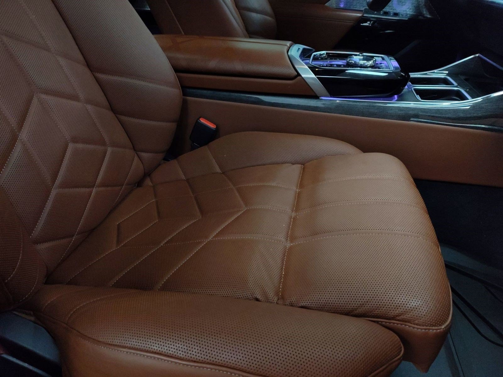 Certified 2023 BMW 760i xDrive w/ Luxury Rear Seating Package image 15