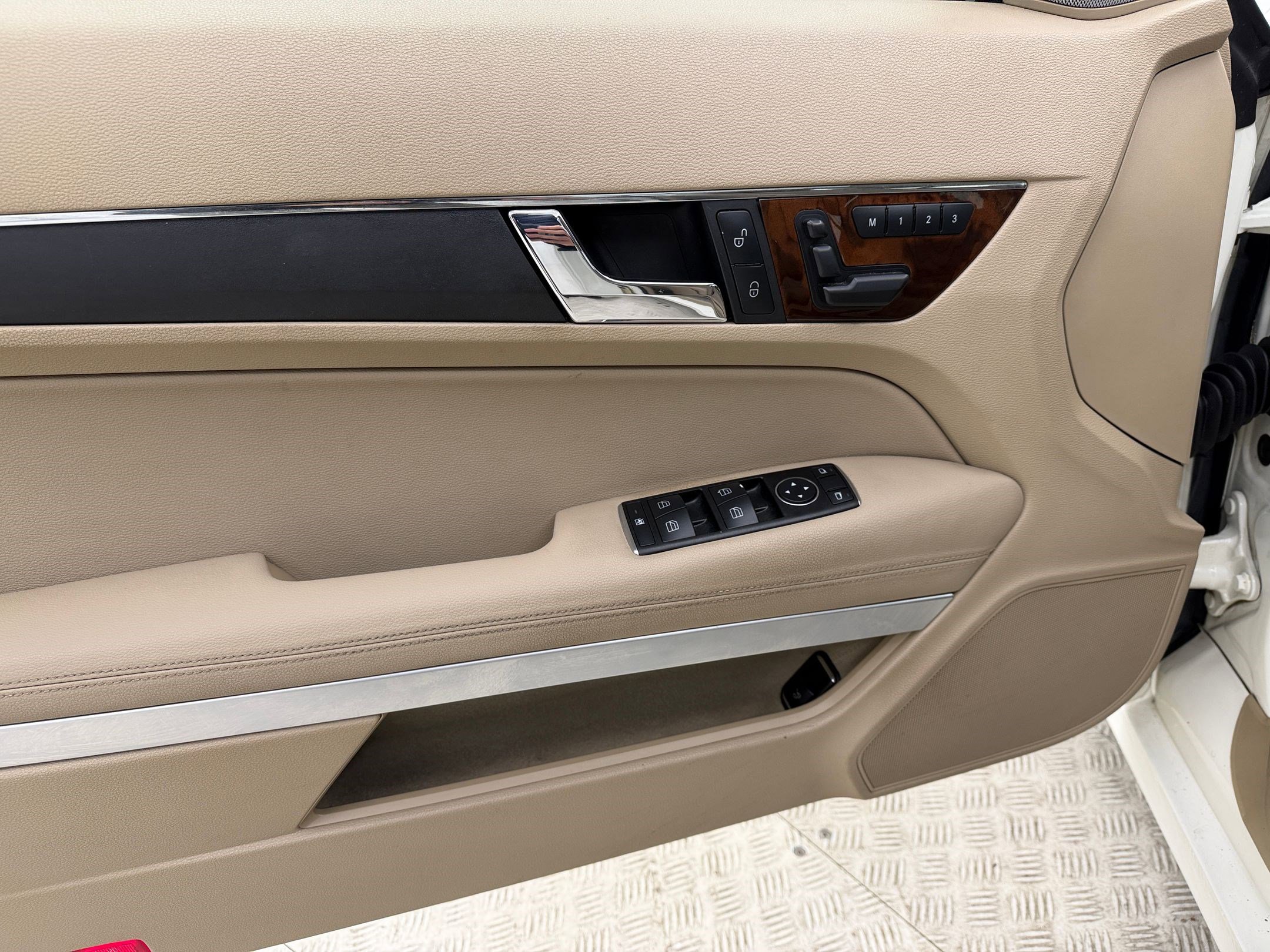 Used 2011 Mercedes-Benz E 350 Coupe image 14