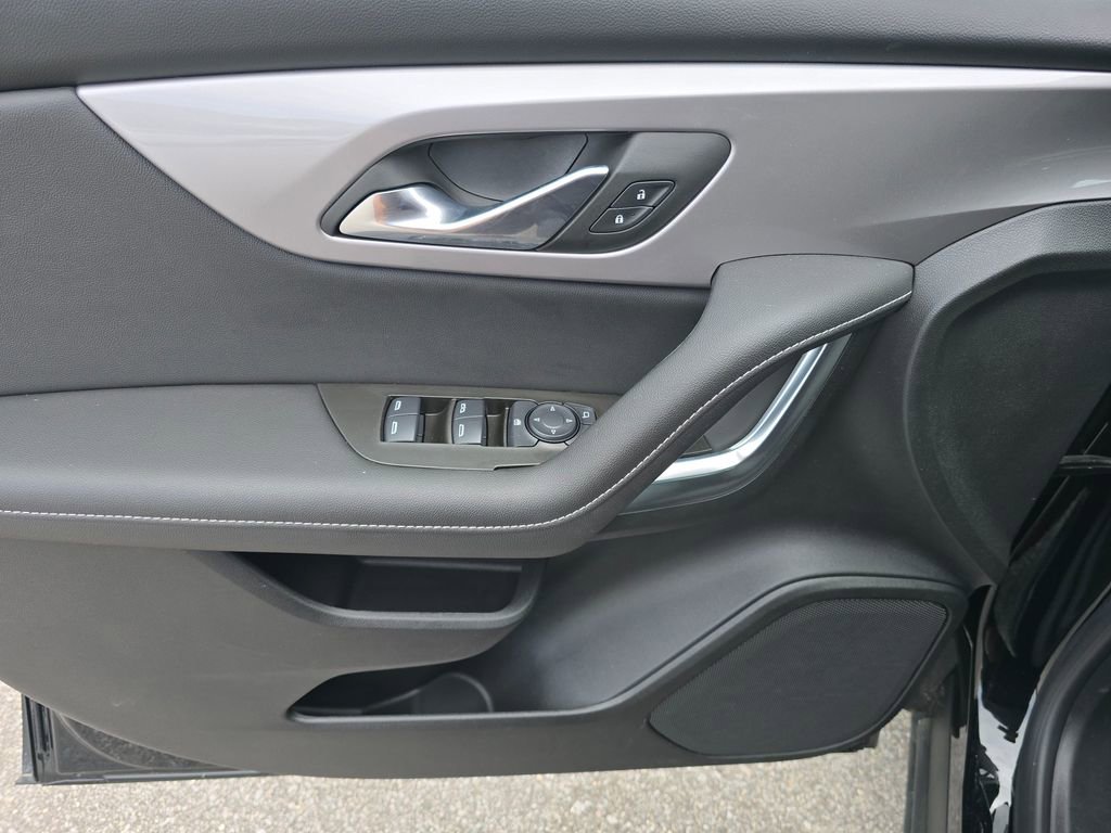 Used 2025 Chevrolet Blazer LT w/ Midnight/Sport Edition FWD image 10