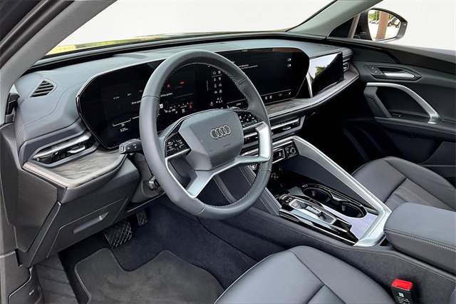 Used 2025 Audi Q5 Premium image 13