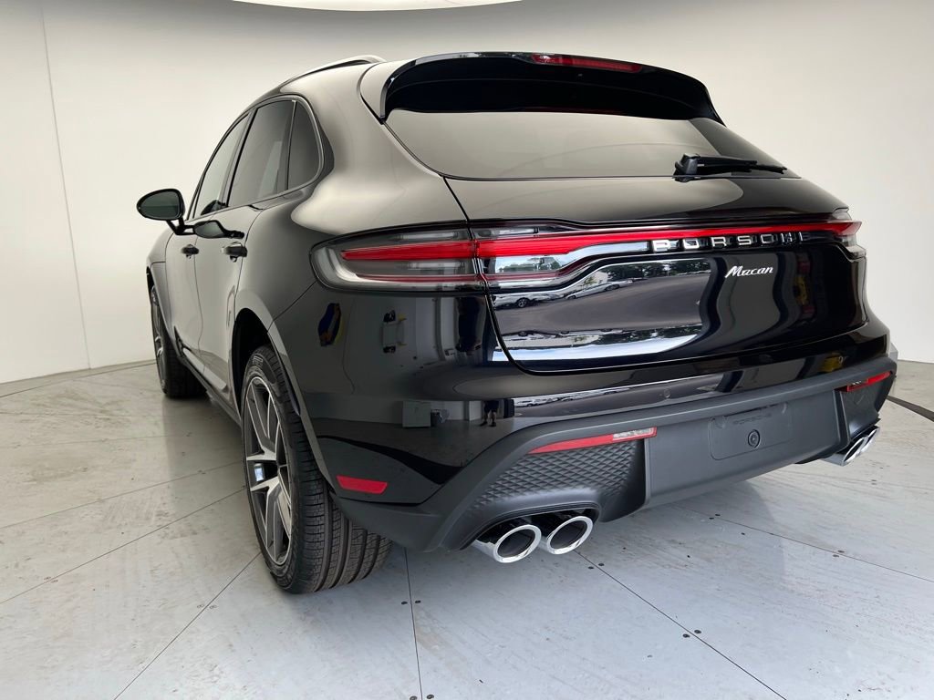 Certified 2025 Porsche Macan AWD/4WD image 3