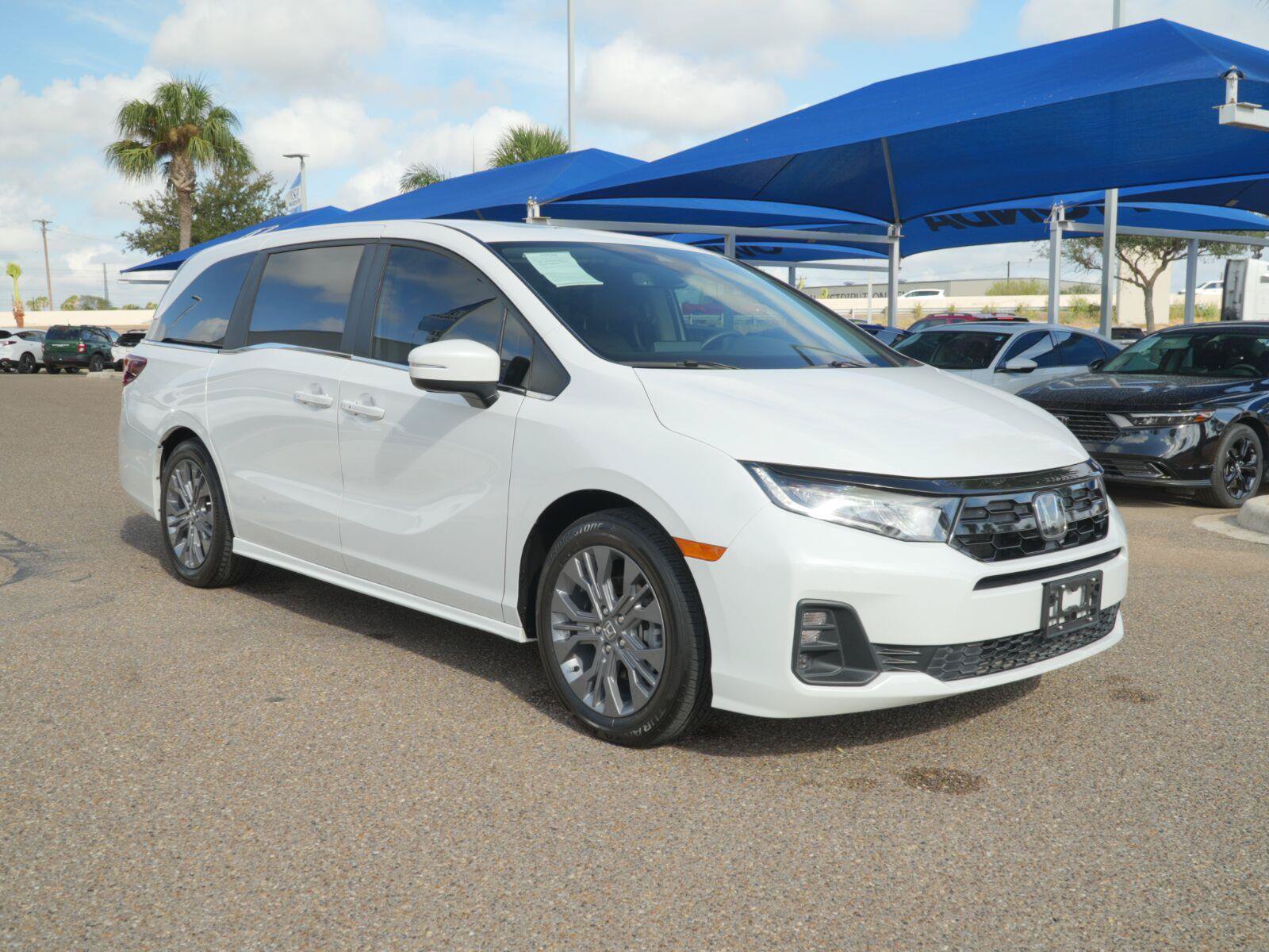 Certified 2025 Honda Odyssey Touring image 4