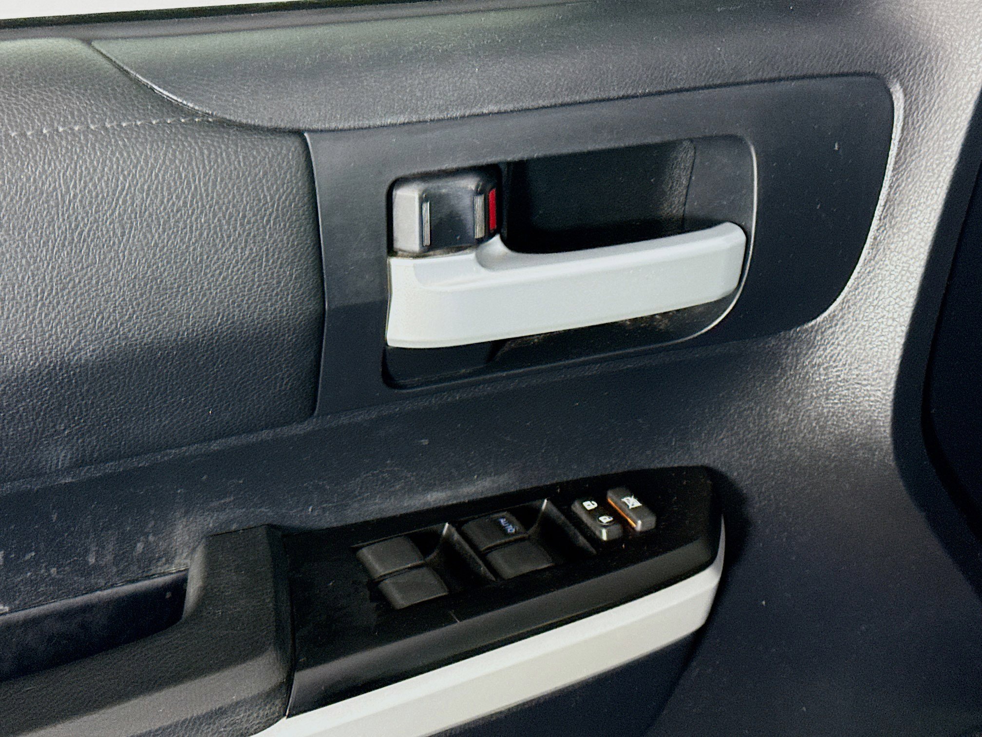 Used 2018 Toyota Tundra SR5 w/ SR5 Upgrade Package image 23