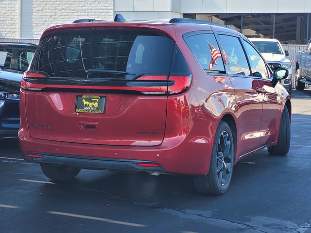 Certified 2025 Chrysler Pacifica Limited image 4