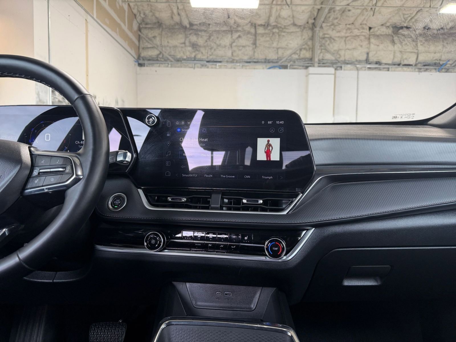 Used 2025 Chevrolet Equinox LT image 18