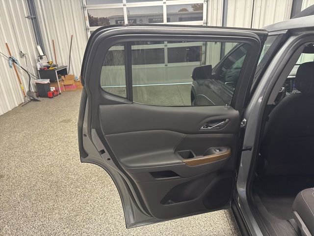 Used 2023 GMC Acadia SLE w/ Driver Convenience Package image 14