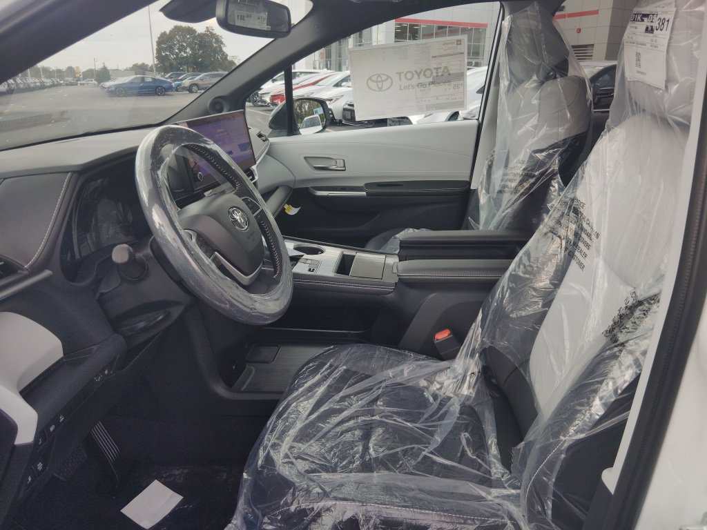 New 2026 Toyota Sienna XSE AWD/4WD image 8