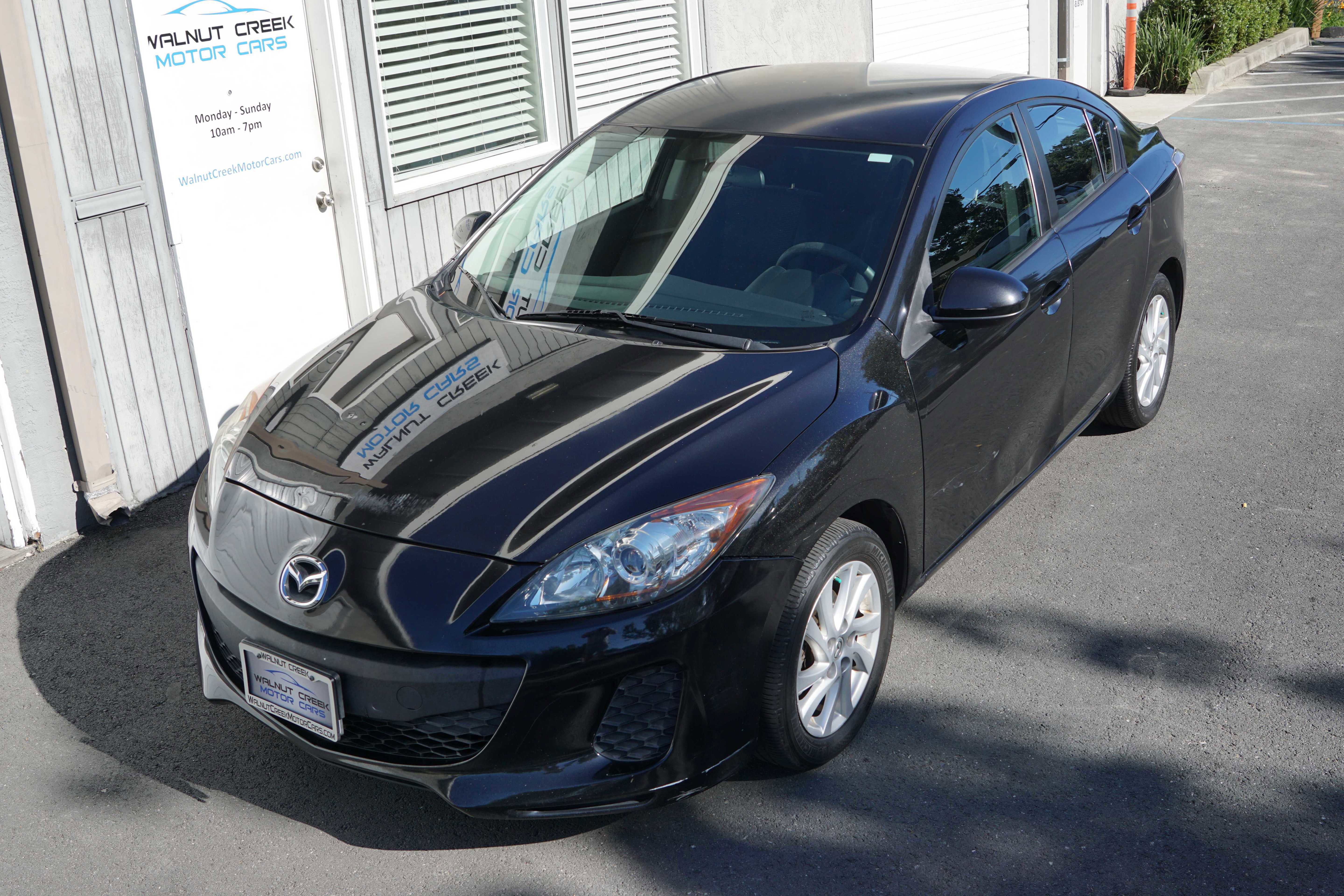Used 2012 MAZDA MAZDA3 i Touring FWD image 3