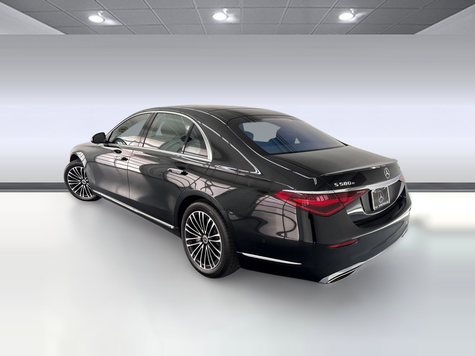 Used 2024 Mercedes-Benz S 580e 4MATIC Sedan image 2