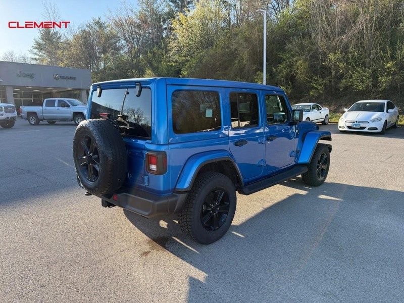 Used 2022 Jeep Wrangler Unlimited Sahara AWD/4WD image 8