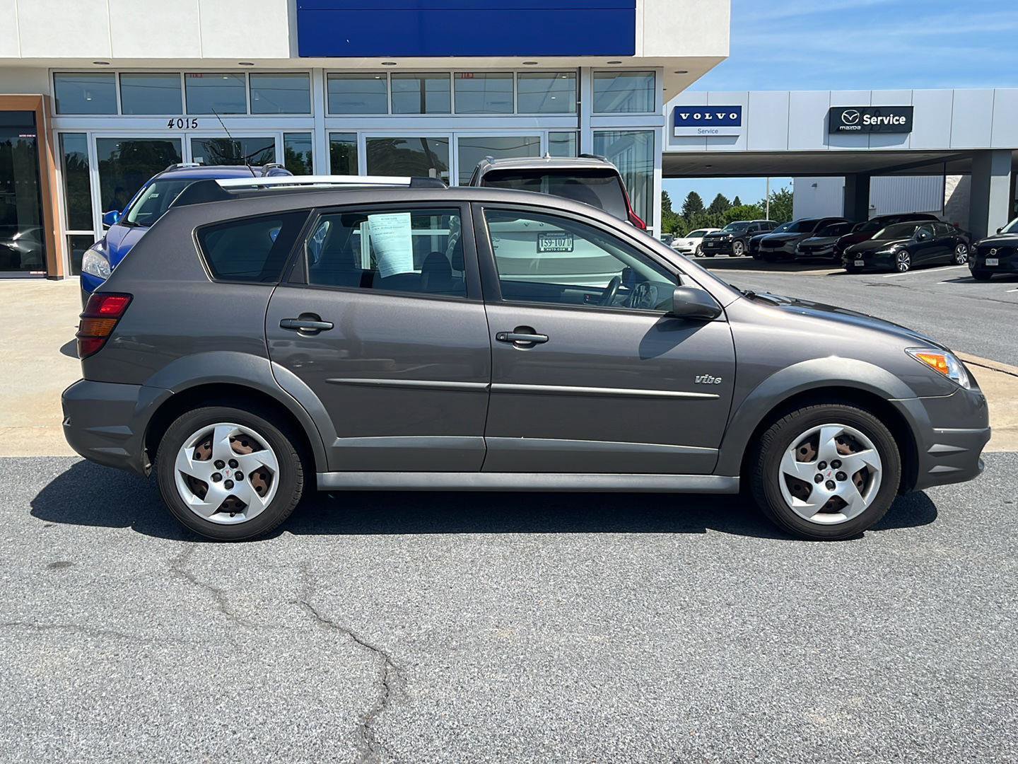 Used 2008 Pontiac Vibe w/ Preferred Package FWD image 4