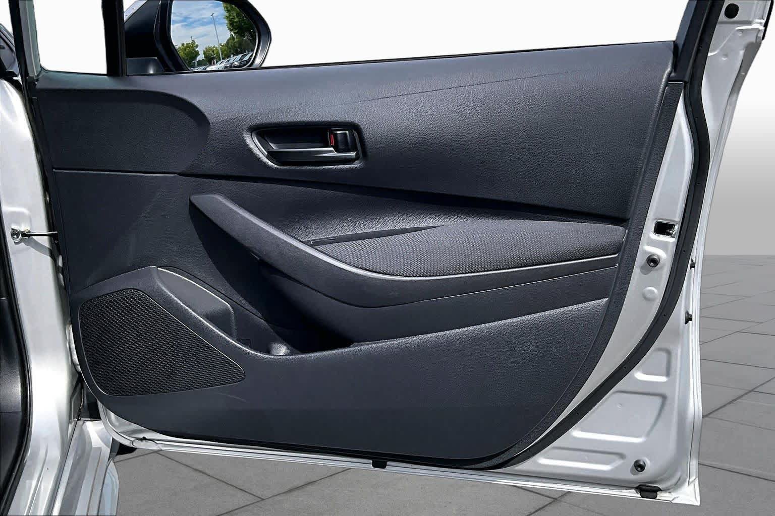 Used 2025 Toyota Corolla LE w/ LE Premium Package FWD image 22