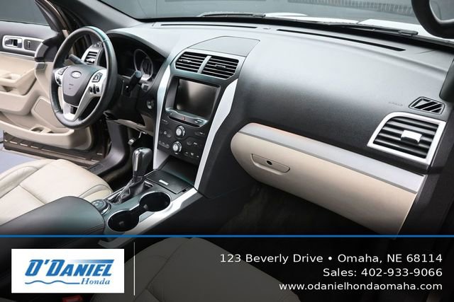 Used 2015 Ford Explorer XLT w/ Equipment Group 202B AWD/4WD image 45