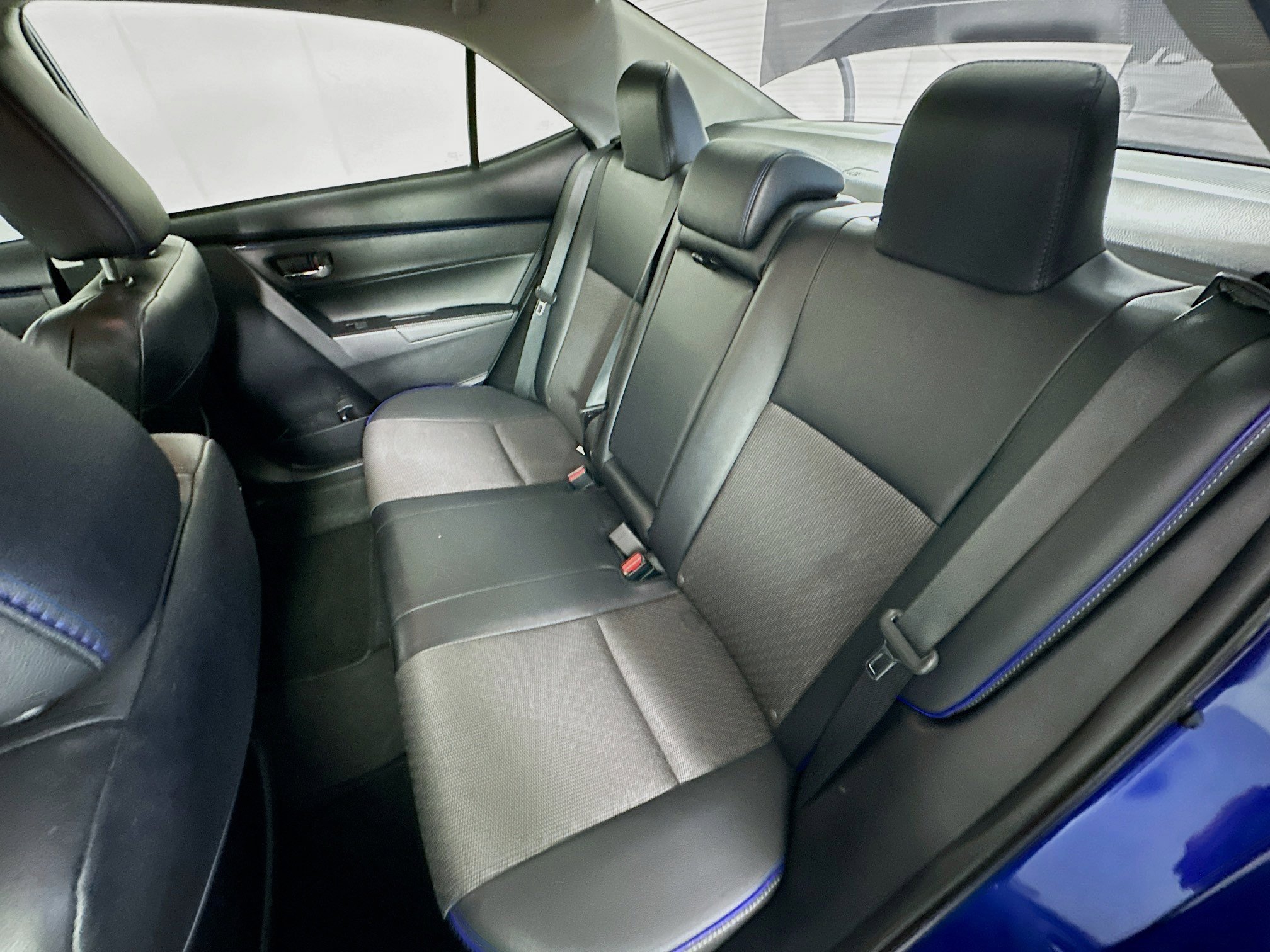 Used 2017 Toyota Corolla SE w/ SE Premium Package image 26